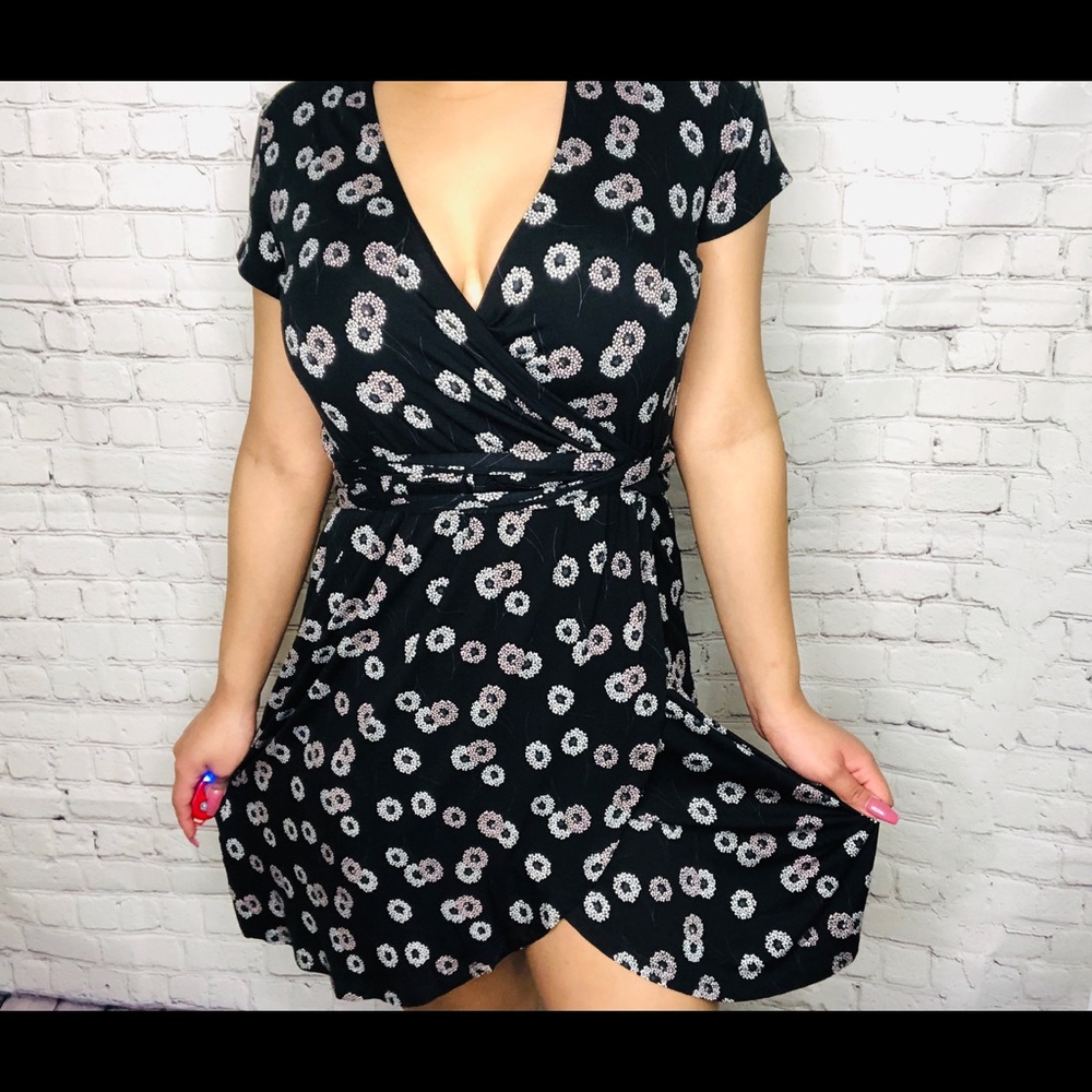 NWT Loft floral black wrap dress size 0❤️